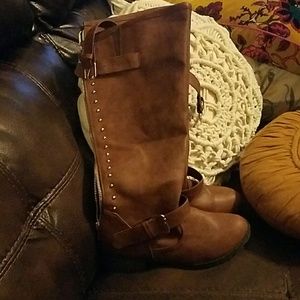 Women's studded boots